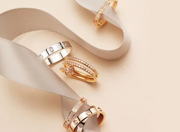 Rings with ribbon
